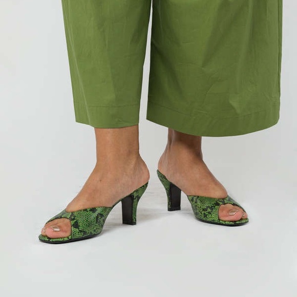 Rachel Comey Vibrant Green Snake Print Kitten Heels - Picture 2 of 14